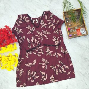 Home maroon blossom print v neck kurti